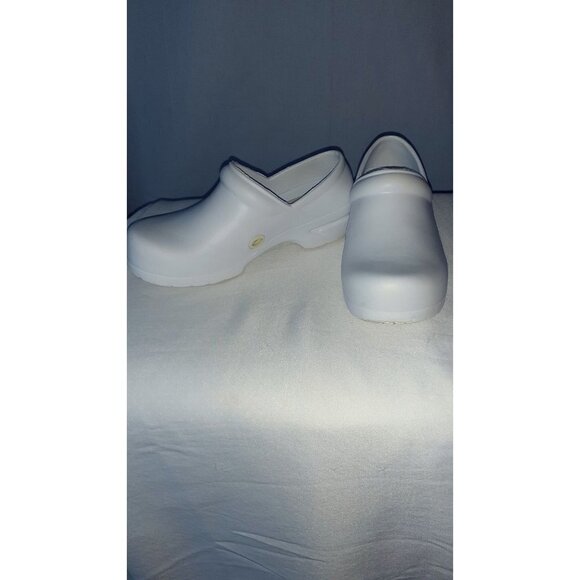 clogs - Picture 2 of 9